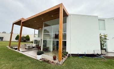 Vendo espaciosa casa con piscina en La Encantada de Villa