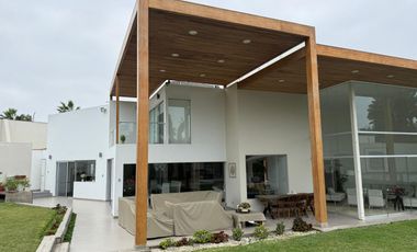 Vendo espaciosa casa con piscina en La Encantada de Villa