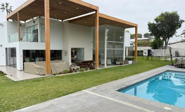Vendo espaciosa casa con piscina en La Encantada de Villa