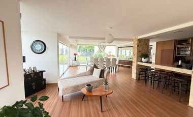 Vendo espaciosa casa con piscina en La Encantada de Villa