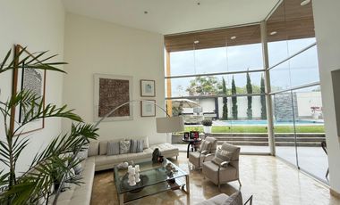 Vendo espaciosa casa con piscina en La Encantada de Villa
