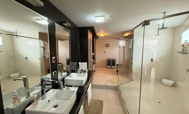 Vendo espaciosa casa con piscina en La Encantada de Villa