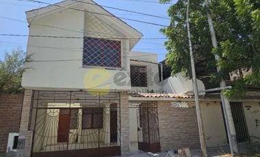 GRAN VENTA DE CASA DE TRES PISOS EN LA URB. LOURDES, PIURA