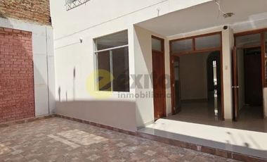 GRAN VENTA DE CASA DE TRES PISOS EN LA URB. LOURDES, PIURA