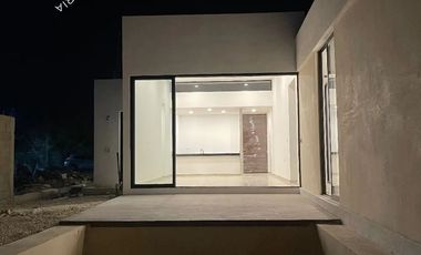 Casa en venta en privada una planta 3 recamaras, alberca y casa club