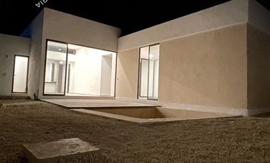 Casa en venta en privada una planta 3 recamaras, alberca y casa club