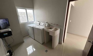 RENTO mega casa con patio y cuarto de servicio!