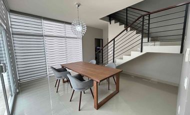 RENTO mega casa con patio y cuarto de servicio!
