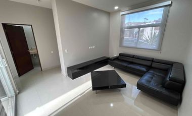 RENTO mega casa con patio y cuarto de servicio!