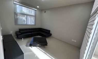 RENTO mega casa con patio y cuarto de servicio!