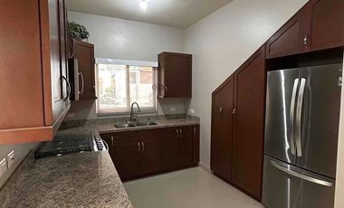 RENTO mega casa con patio y cuarto de servicio!