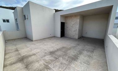 RENTO mega casa con patio y cuarto de servicio!