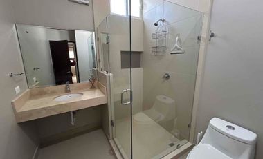 RENTO mega casa con patio y cuarto de servicio!