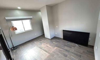 RENTO mega casa con patio y cuarto de servicio!