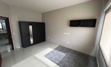 RENTO mega casa con patio y cuarto de servicio!