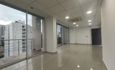 ARRENDAMOS OFICINAS CONSULTORIOS CABECERA EXCELENTE VISTA PARQUEADEROS