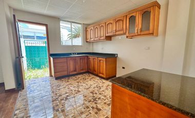 VENTA CASA RENTERA / CARCELÉN SECTOR COLEGO AMERICANO