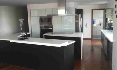 Arriendo Amoblado Lujoso Penthouse de  de 270m2, Vista Panorámica, Sector González Suárez
