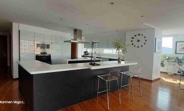 Arriendo Departamento Amoblado de Lujo, Moderno, 270m2, Piso Alto, Vista Panorámica, Sector González Suárez