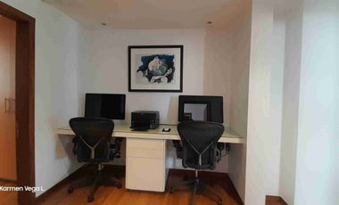 Arriendo Departamento Amoblado de Lujo, Moderno, 270m2, Piso Alto, Vista Panorámica, Sector González Suárez