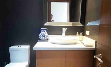 Arriendo Departamento Amoblado de Lujo, Moderno, 270m2, Piso Alto, Vista Panorámica, Sector González Suárez