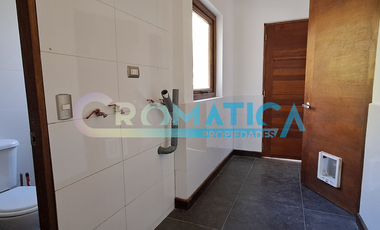 Casa Mediterránea En Condominio, Sector Las Mercedes