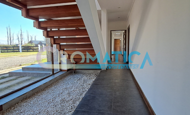 Casa Mediterránea En Condominio, Sector Las Mercedes