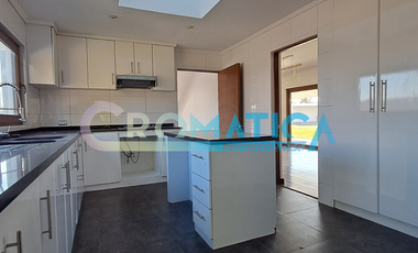 Casa Mediterránea En Condominio, Sector Las Mercedes