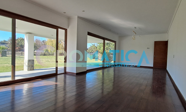 Casa Mediterránea En Condominio, Sector Las Mercedes