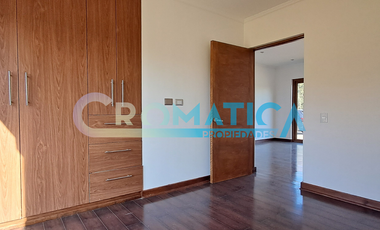 Casa Mediterránea En Condominio, Sector Las Mercedes