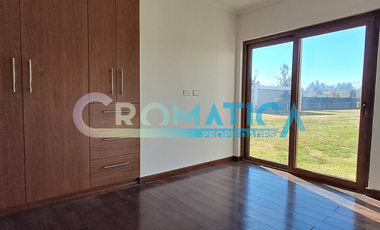 Casa Mediterránea En Condominio, Sector Las Mercedes