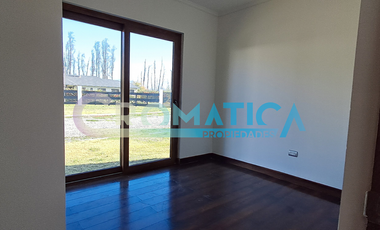 Casa Mediterránea En Condominio, Sector Las Mercedes