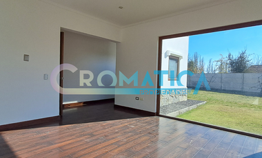 Casa Mediterránea En Condominio, Sector Las Mercedes