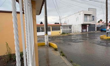 CASA CON LOCAL EN RENTA EN RINCONADAS DEL VENADO