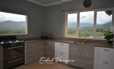 VENTA CASA EN CONJUNTO CON PISCINA CERCA DEL RIO BONDA STA MTA – F.V