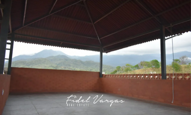 VENTA CASA EN CONJUNTO CON PISCINA CERCA DEL RIO BONDA STA MTA – F.V