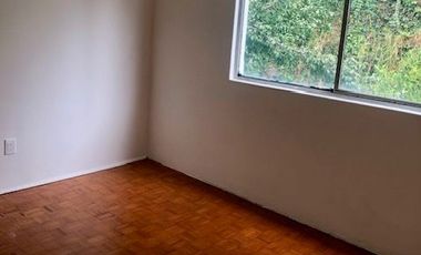 Renta de casa con amplio jardín privado y 3 recámaras, 2 estacionamientos