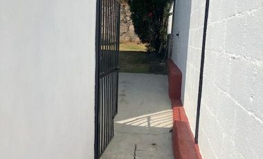 Renta de casa con amplio jardín privado y 3 recámaras, 2 estacionamientos