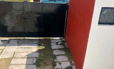 Renta de casa con amplio jardín privado y 3 recámaras, 2 estacionamientos