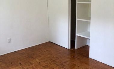Renta de casa con amplio jardín privado y 3 recámaras, 2 estacionamientos