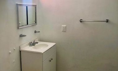 Renta de casa con amplio jardín privado y 3 recámaras, 2 estacionamientos