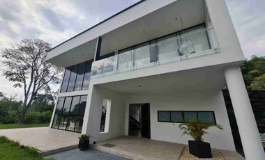 CASA CAMPESTRE EN VENTA EN PEREIRA VIA A ARMENIA