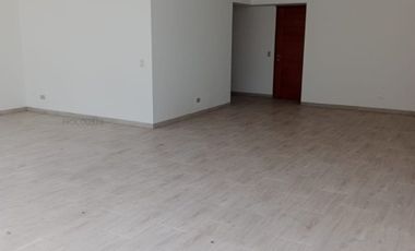 DEPARTAMENTO EN PRIMER PISO CON AMPLIA TERRAZA FRENTE AL GOLF, SAN ISIDRO