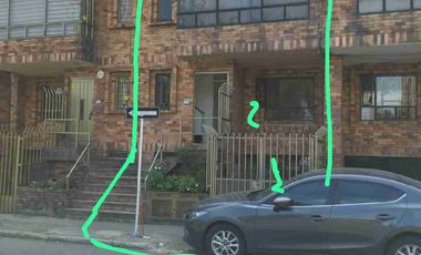 Vendo estupenda casa de  cuatro pisos con cuatro Aptos. independientes