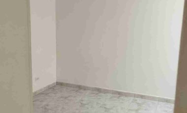 Vendo estupenda casa de  cuatro pisos con cuatro Aptos. independientes