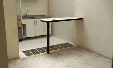 Vendo estupenda casa de  cuatro pisos con cuatro Aptos. independientes