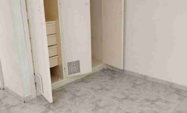 Vendo estupenda casa de  cuatro pisos con cuatro Aptos. independientes