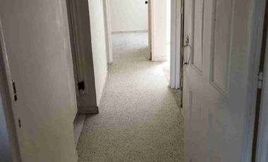 Vendo estupenda casa de  cuatro pisos con cuatro Aptos. independientes