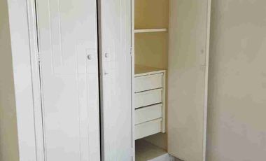 Vendo estupenda casa de  cuatro pisos con cuatro Aptos. independientes