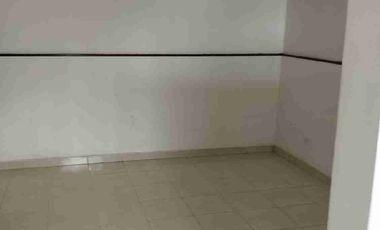 Vendo estupenda casa de  cuatro pisos con cuatro Aptos. independientes